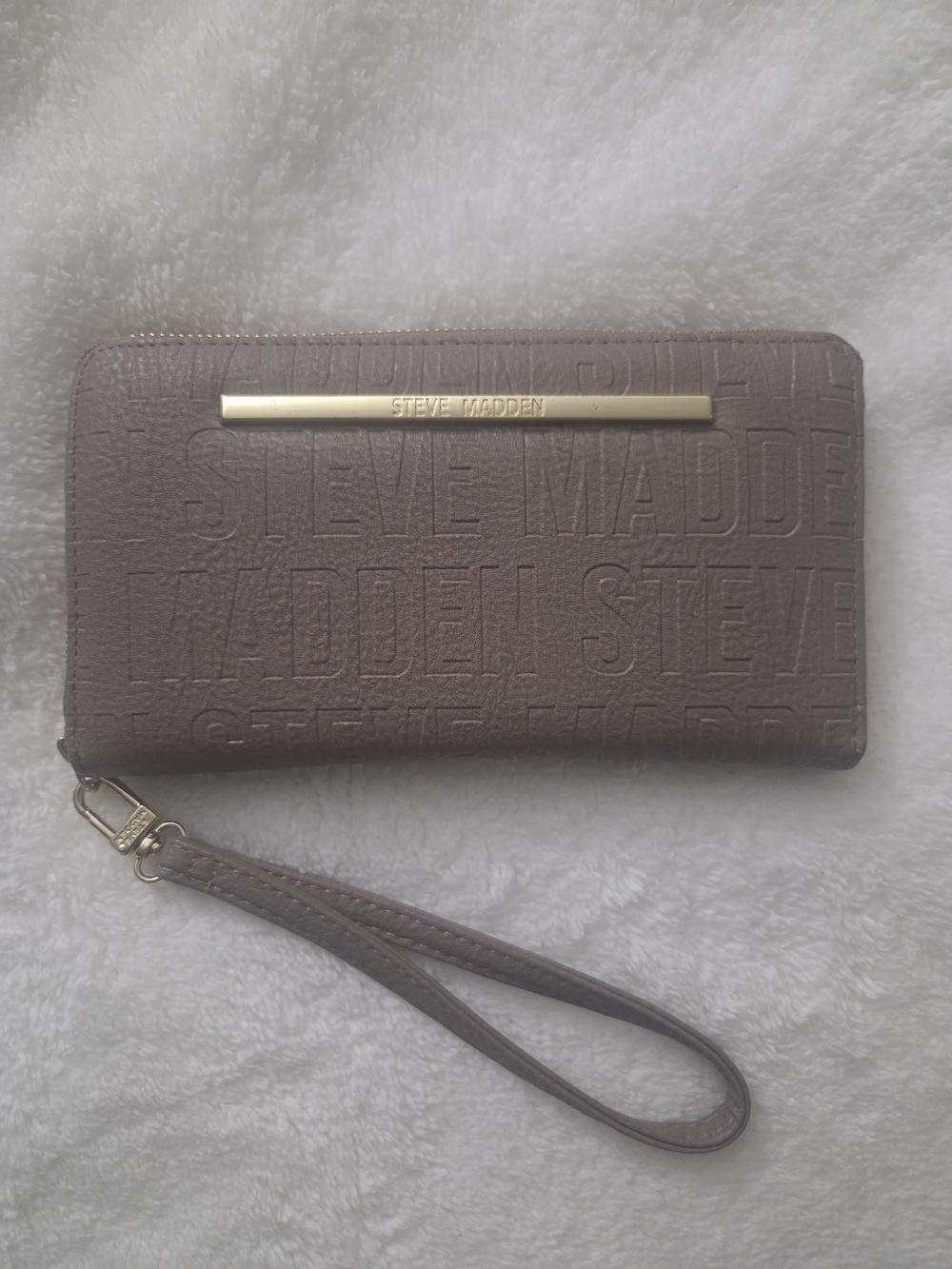 Steve Madden Embossed Logo Zip Wristlet in Taupe